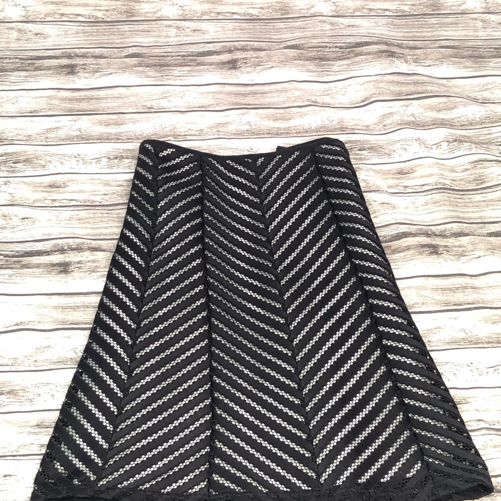 EUC. WORTHINGTON WOMAN BLACK/WHITE SKIRT SIZE 18W